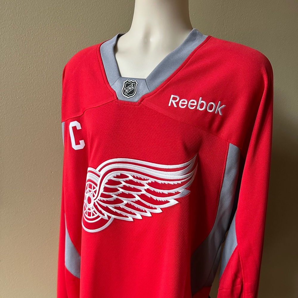 Reebok (XL) Red ~ Detroit Red Wings PORKCHOP #72 NHL Hockey Jersey